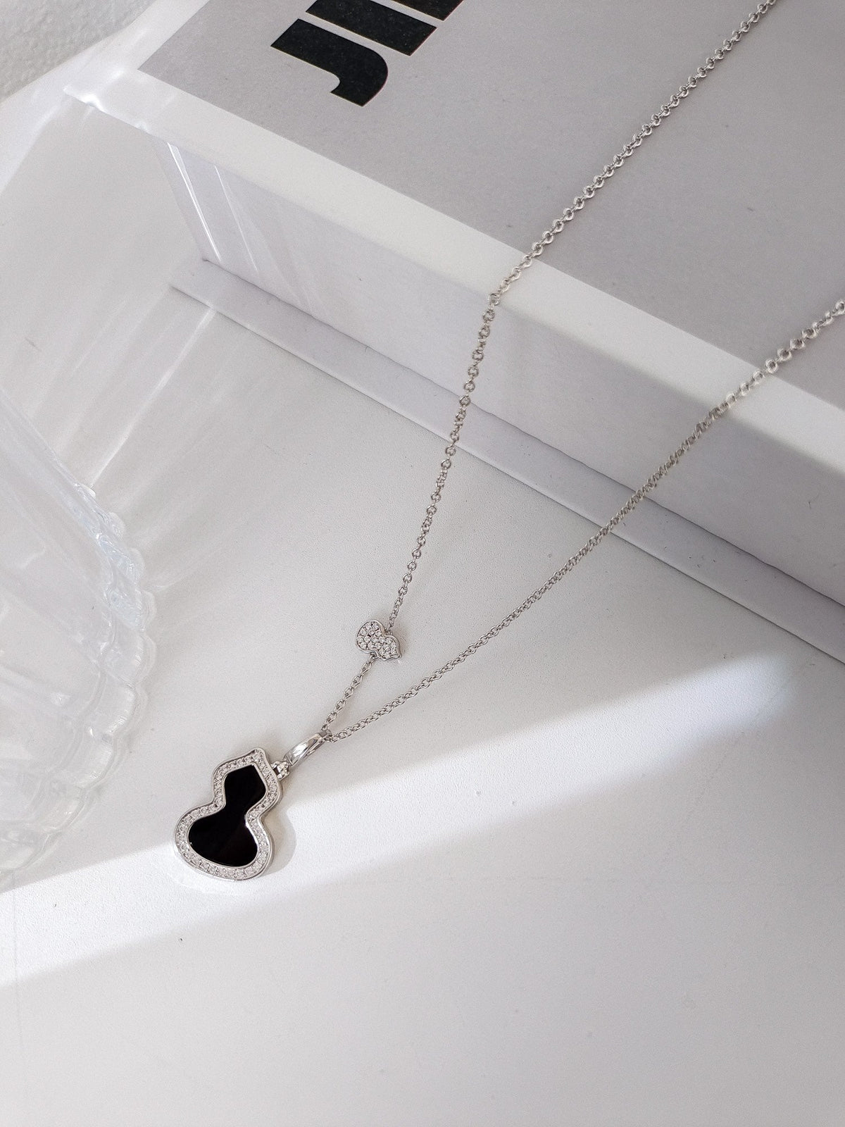 QEELIN WULU 2 MOTIF ONYX SILVER NECKLACE